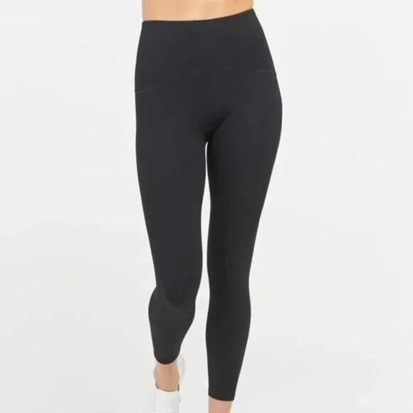 Spanx Women's Booty Boost Active Capri Leggings in Black - Picture 1 of 7